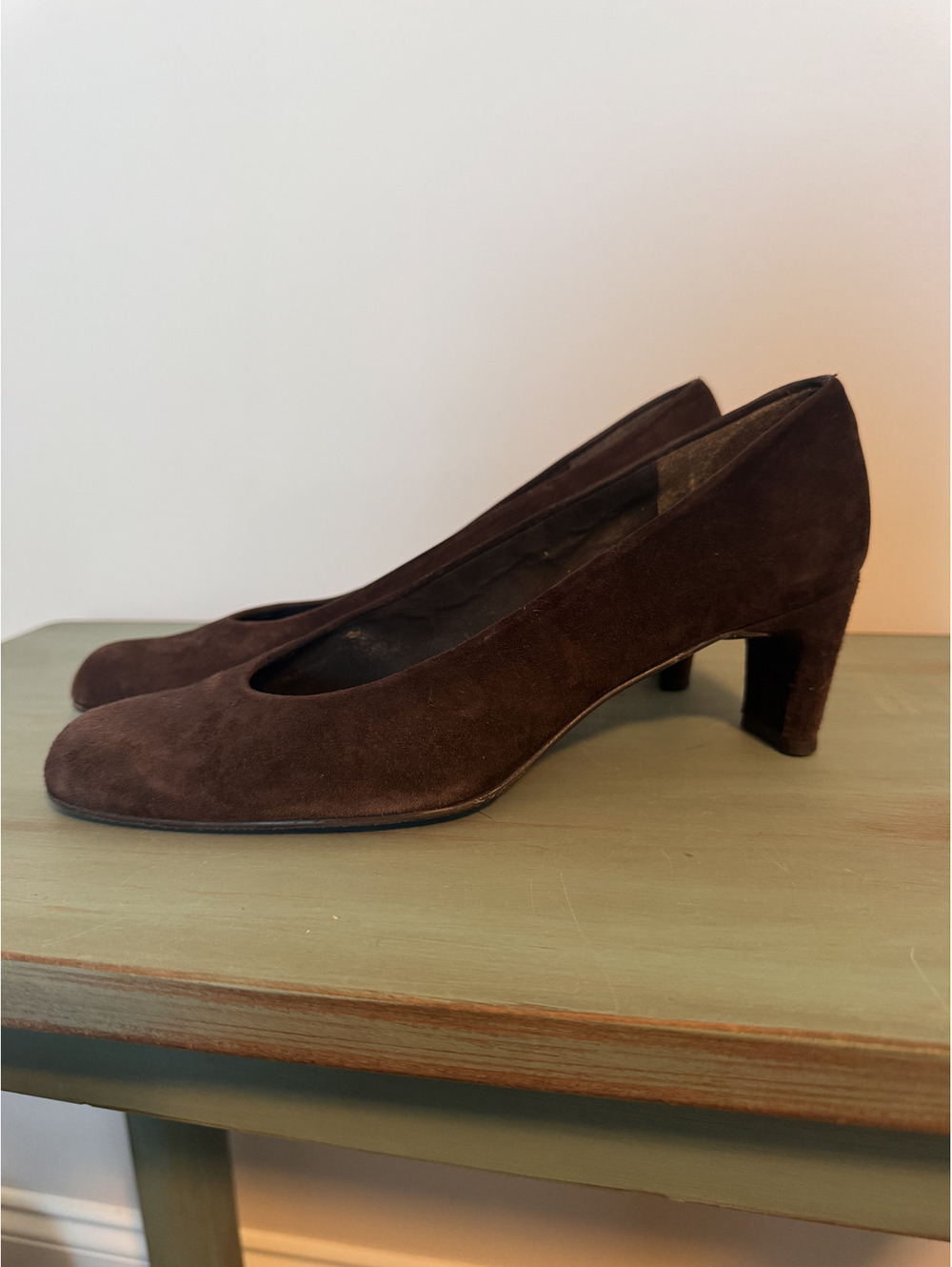 Vintage Stuart Weitzman Women's Dark Brown Suede Mid Heel Pumps Size 7.5